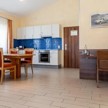 Land-Gut-Hotel Am Ring Meuspath Esterno foto