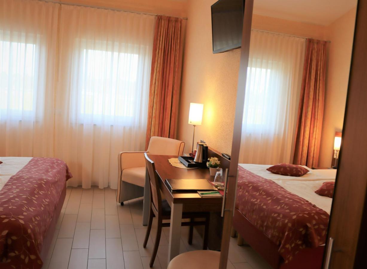 Land-gut-hotel Am Ring Hotel Meuspath